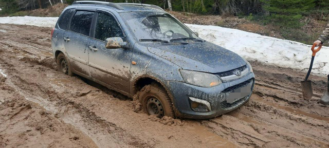    Скорая и почта не могут доехать до деревни в Карелии из-за размытой дорогиЧитатель «Фактора»