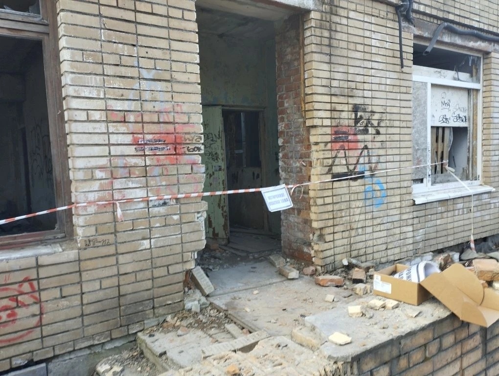    Заброшенное здание бывшего индустриального колледжа в Петрозаводске снова выставят на торги© Фонд государственного имущества РК