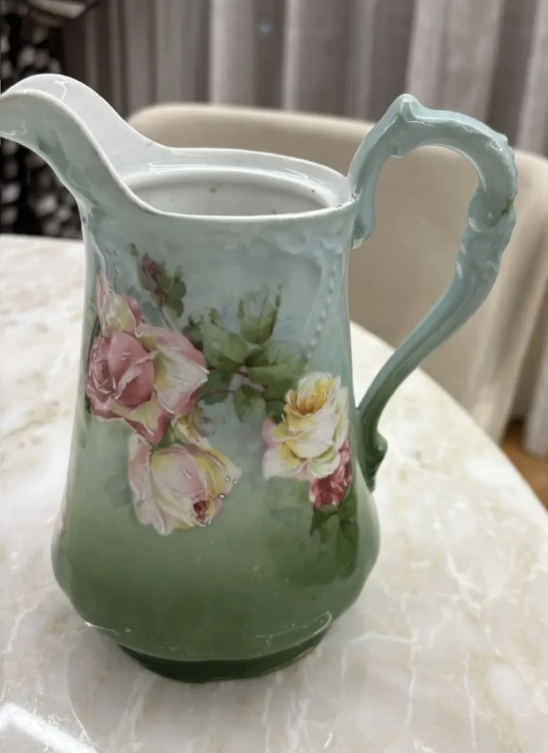 А этот раз я не купила вот такой красивый кузнецовский молочник... и цена приемлемая...