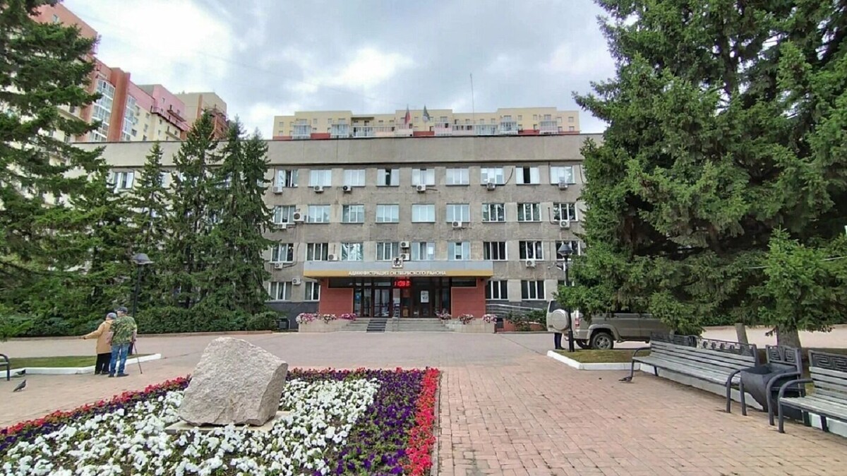    Как много высоких лиц в свое время работали в этом здании на улице Сакко и Ванцетти?   Яндекс.карты