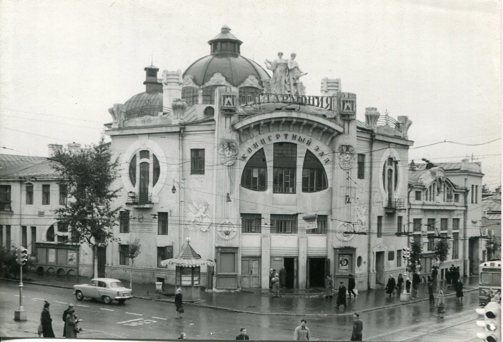 Черно-белая архивная фотография мирного советского Куйбышева (ныне Самара) около 1960-х годов