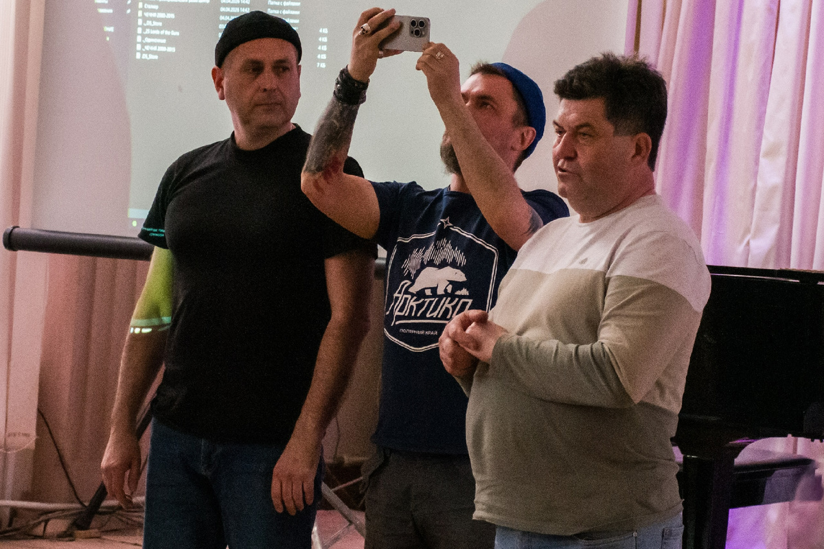 Слева направо: Эдуард Корниенко, Павел Волков и Борис Игудин (руководитель Клуба фотохудожников «Саратов»)