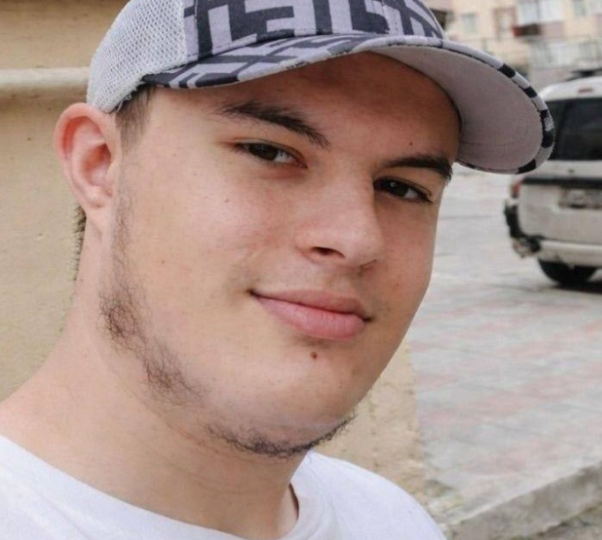 В Каспийске парень с аутизмом перенёс 23 человека через бурный поток воды