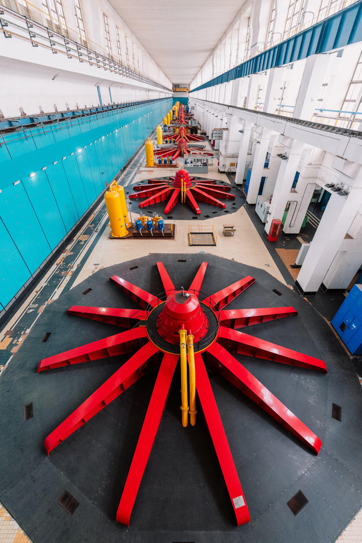 Машинный зал Волжской ГЭС им. Ф.Г. Логинова