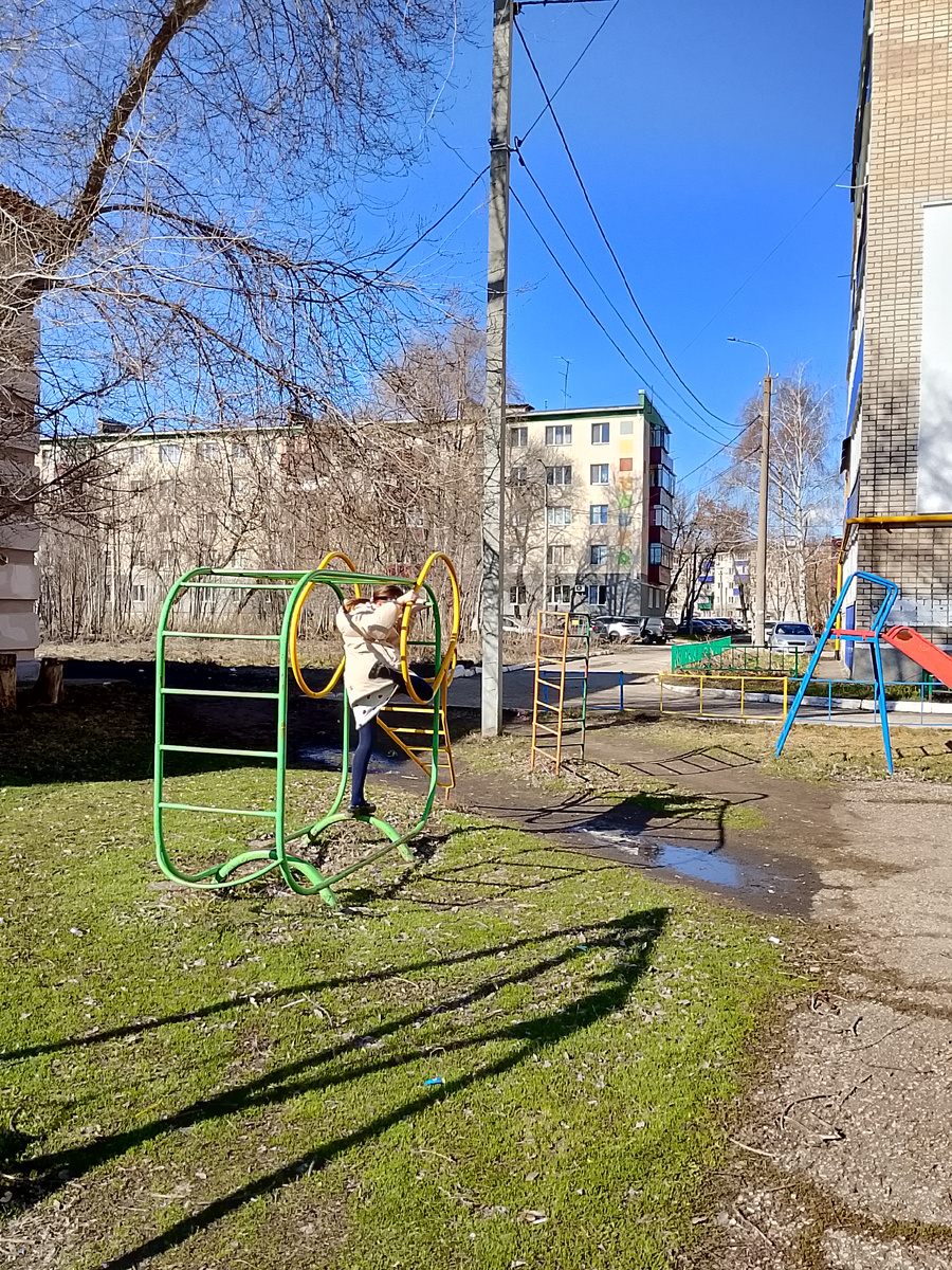 Было почти лето, сейчас снова холодно. 