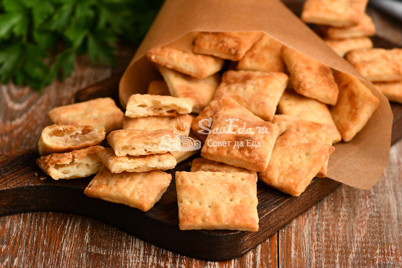 Вместо магазинных крекеров: Домашнее слоеное печенье на воде и масле (просто готовить)