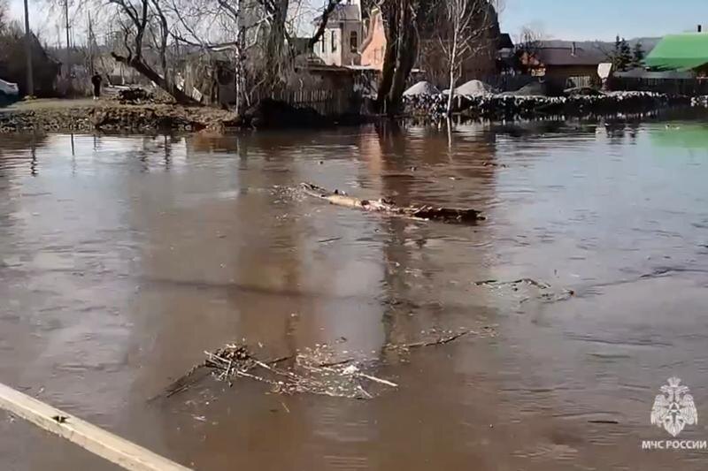    ГУ МЧС по Челябинской области. Разлившаяся река
