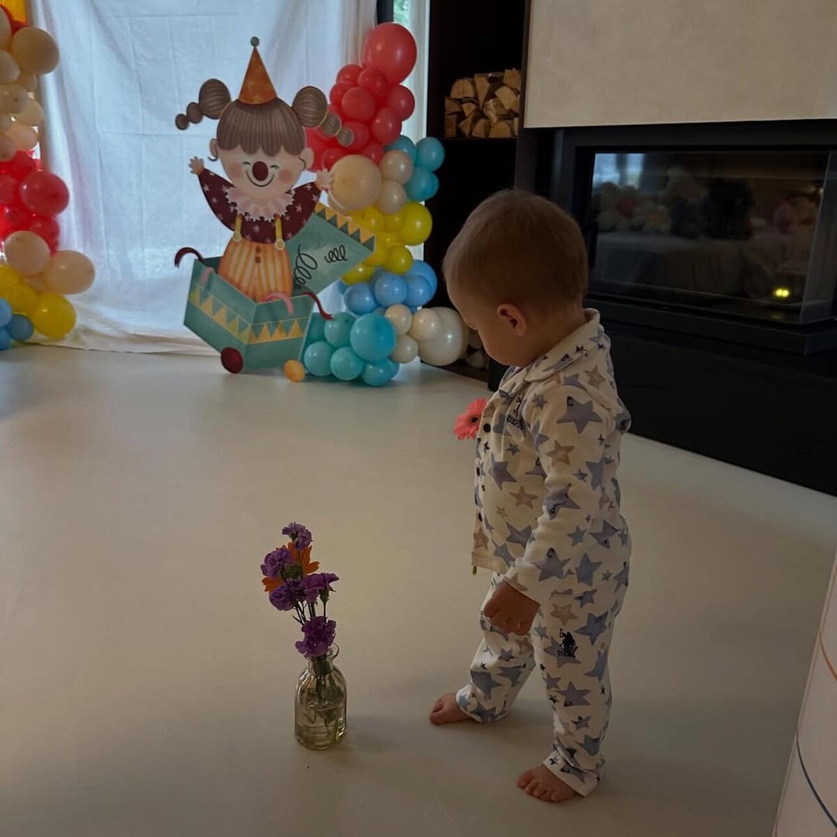    Сын Петрова делает первые шаги Личный архив