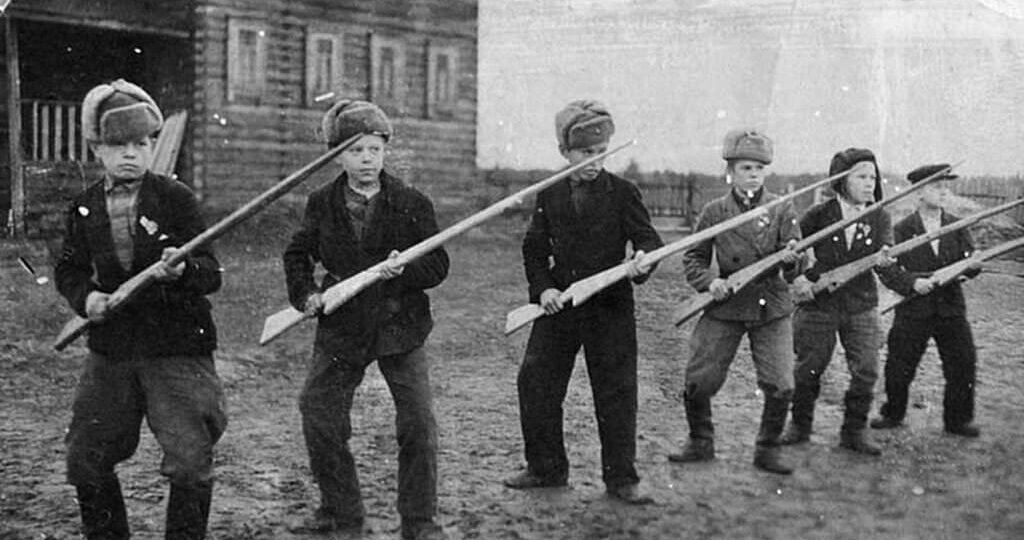 Выставка «Возьмём винтовки новые…»