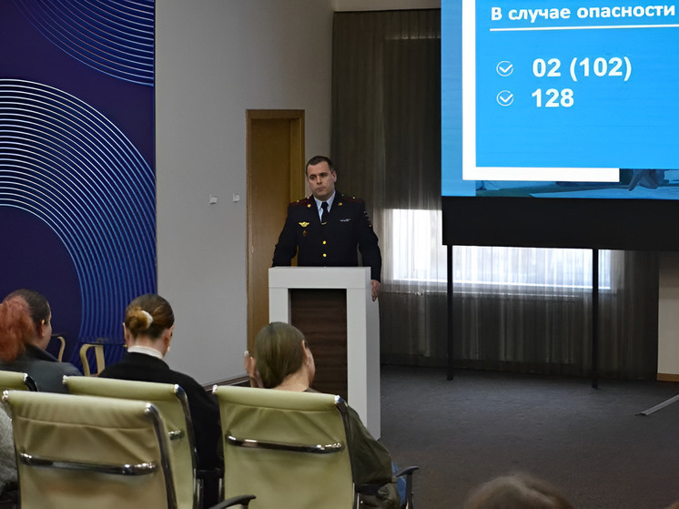     В Биробиджане сотрудники киберполиции повысили цифровую грамотность молодежных лидеров фото: Полиция ЕАО
