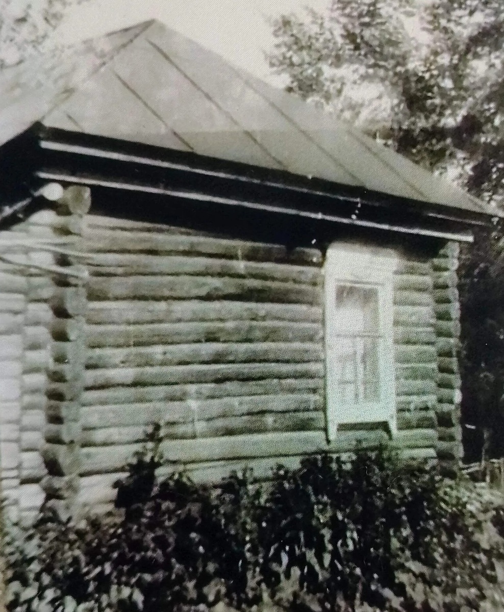 Дом семьи Казариных - Раковых в Рязановке. Фото из семейного альбома Геннадия Казарина и в свободном доступе в интернете.