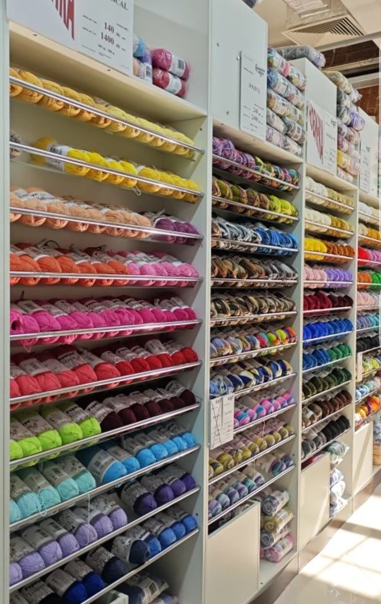 Ассортимент хлопковых нитей.