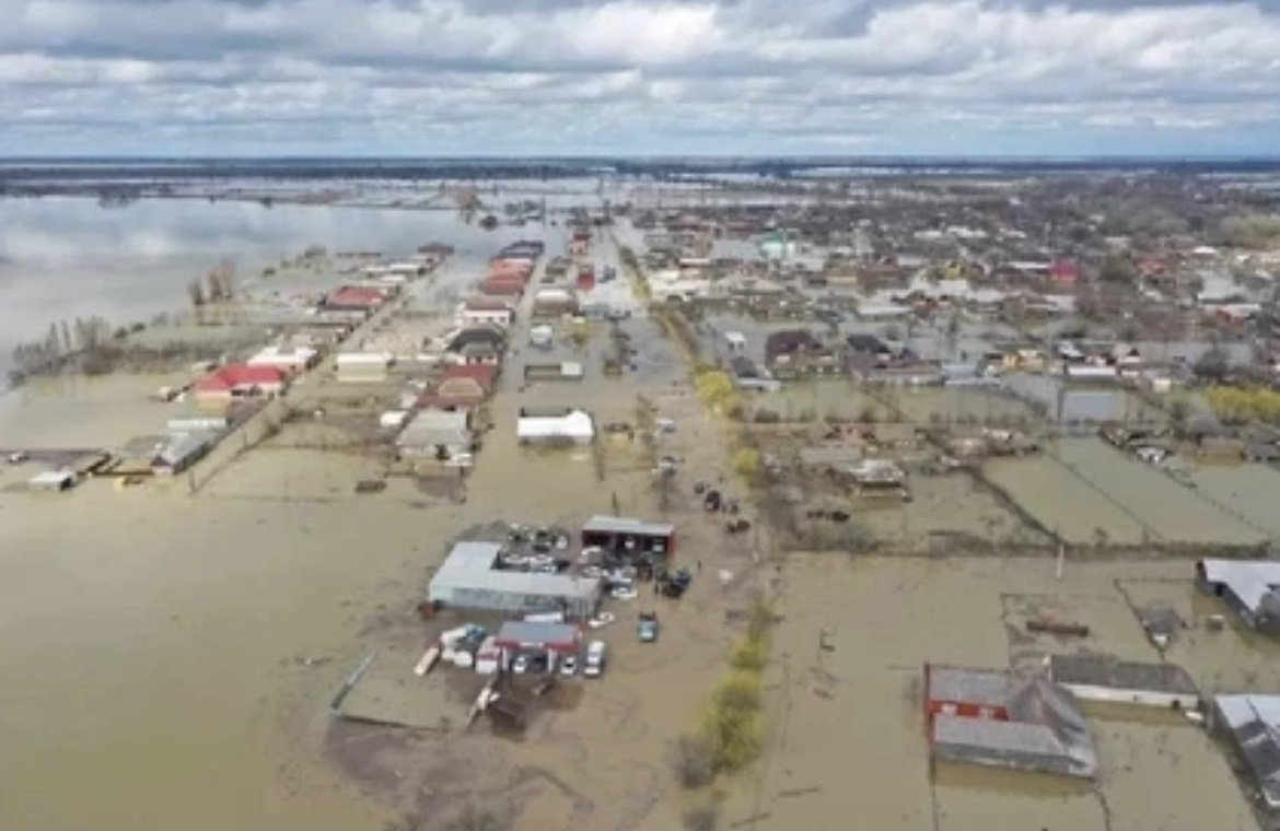 Многие дагестанские села сейчас выглядят вот так. Фото: МЧС РФ.
