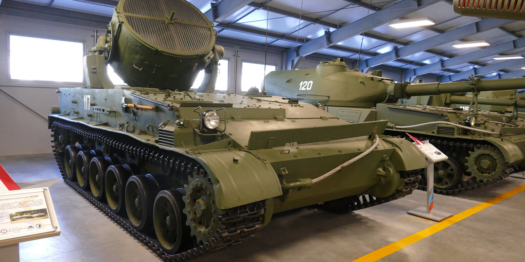 Самоходное средство подсветки и ослепления противника