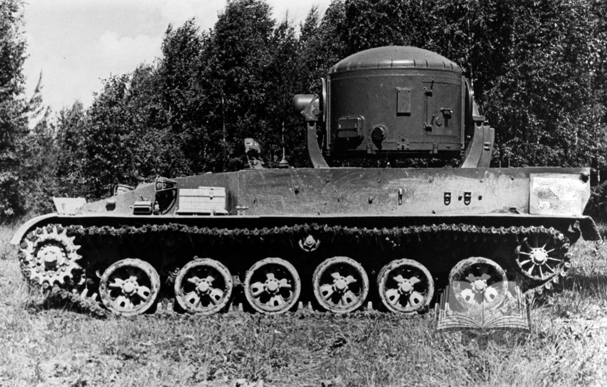 А такой она была в 1961 году. Прожектор в походном положении.