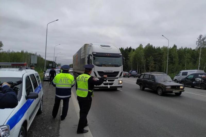 В мае вводятся изменения в порядок проверки машин на постах: какие документы лучше иметь при себе