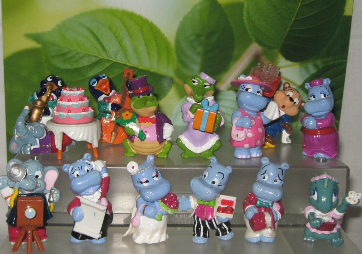 Производитель кондитерских изделий Kinder для своей продукции с коллекционными игрушками внутри взял именно образ карликовых бегемотиков. А Вы собирали таких симпатяг в детстве?