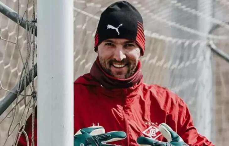 Фактор Довбни – проблема «Спартака». Кого же выбрать третьим вратарем?