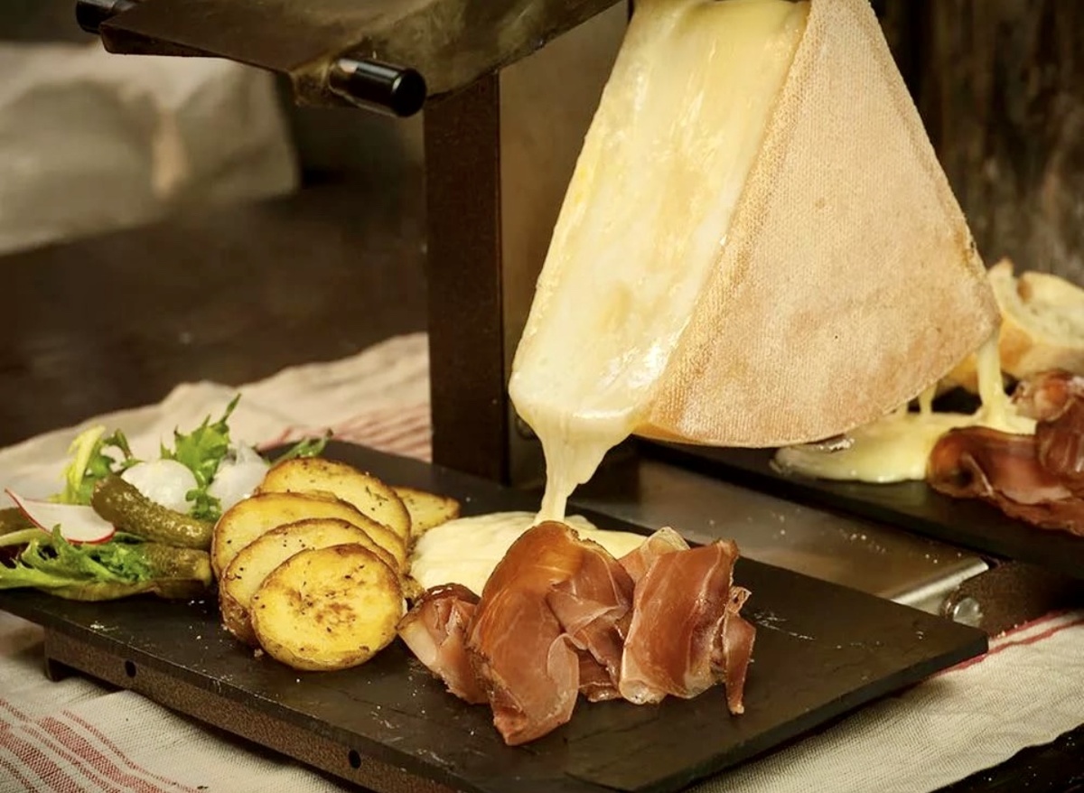 С чем подают раклет