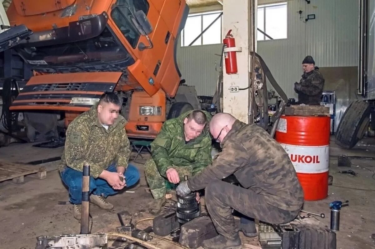    Вывезенную с поля боя технику «возвращают к жизни» уже в укрытии.
