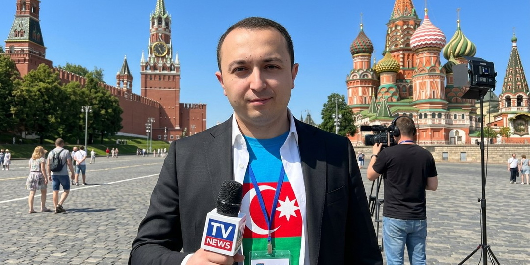 «Аккредитованный недруг». Азербайджанское СМИ, поливающее Россию грязью, работает прямо из Москвы