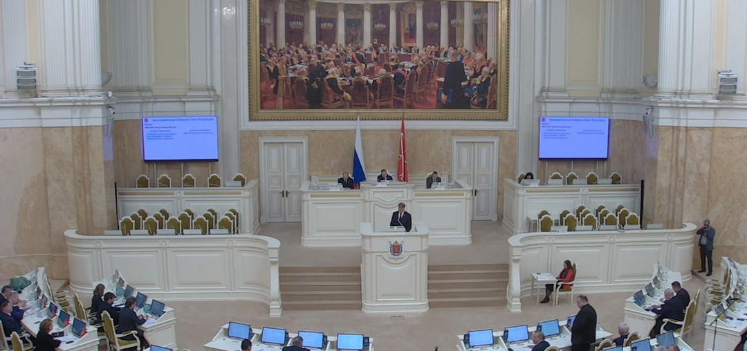 В петербургском ЗакСе предложили многодетным семьям тратить маткапитал на окна и двери