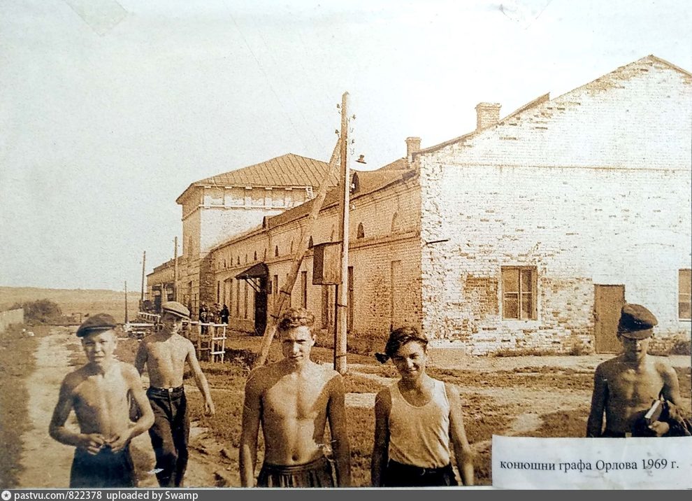 Остатки конного двора графа Орлова в селе Остров Московской области сохранились до наших дней