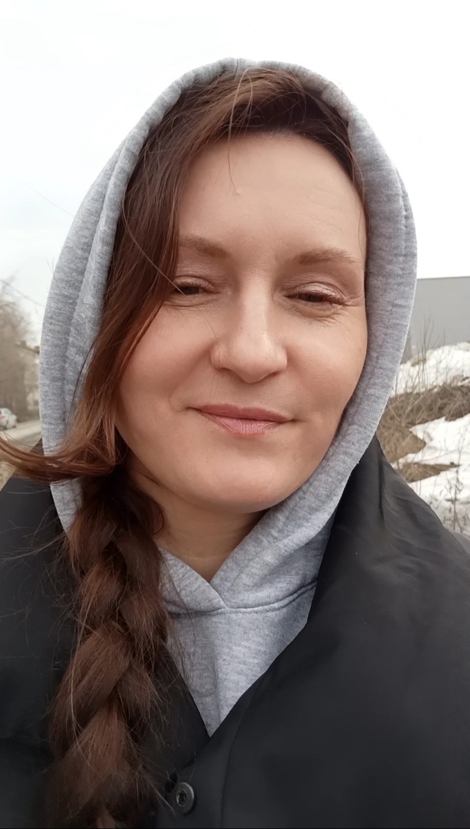 Заказала себе сыворотку увлажняющую для век. Вот уже не знаю , чем и намазать : кожа жирная, но обезвоженная. Решила ещё попробовать выпивать хотя бы стакан воды вместо чая и кофе. 