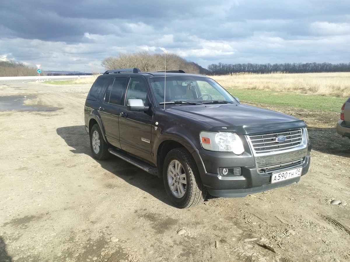 День покупки, 2019 год. Съехали с трассы к полям перекусить и сфотографировали