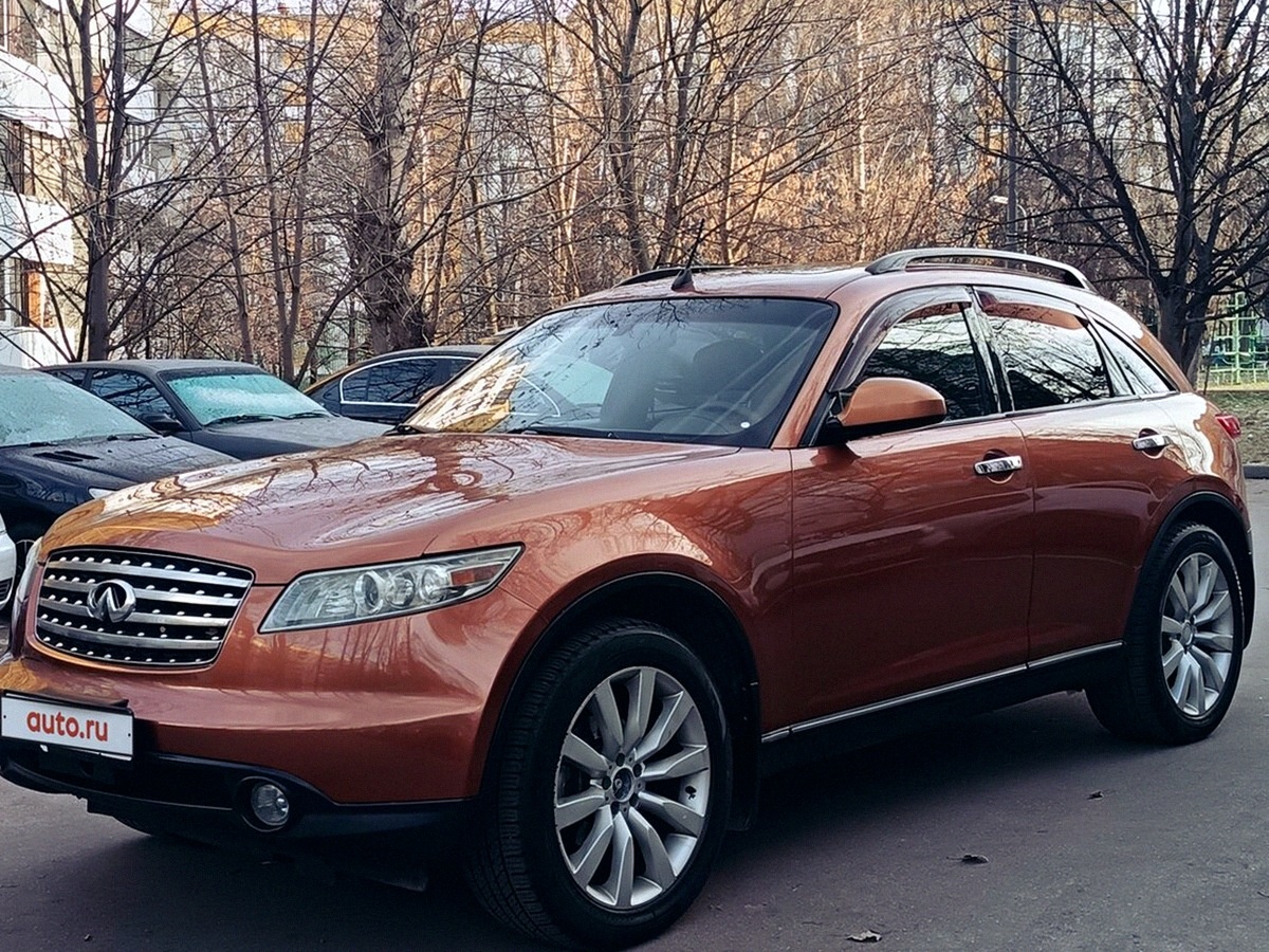 Infiniti FX35 - "башмак" или "финик" в народе. Японский, стремительный, на несущем кузове