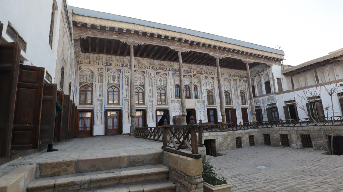 Дом построен в конце 19 века богатым бухарским купцом. Фото автора.