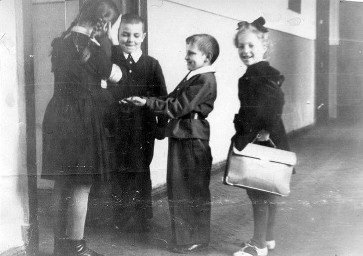 фото с сайта: https://yandex.ru/images/search?img_url=https%3A%2F%2Fcont.ws%2Fuploads%2Fpic%2F2019%2F2%2F%25D0%25A1%25D1%2582%25D1%2580%25D0%25BE%25D0%25B3%25D0%25B0%25D1%258F%2520%25D0%25BF%25D1%2580%25D0%25BE%25D0%25B2%25D0%25B5%25D1%2580%25D0%25BA%25D0%25B0.jpg&lr=35&p=4&pos=0&rpt=simage&source=serp&stype=image&text=%D1%84%D0%BE%D1%82%D0%BE%2023%20%D1%84%D0%B5%D0%B2%D1%80%D0%B0%D0%BB%D1%8F%20%D0%B2%20%D1%88%D0%BA%D0%BE%D0%BB%D0%B5%20%D0%B2%201950%20%D0%B3%D0%BE%D0%B4%D1%83