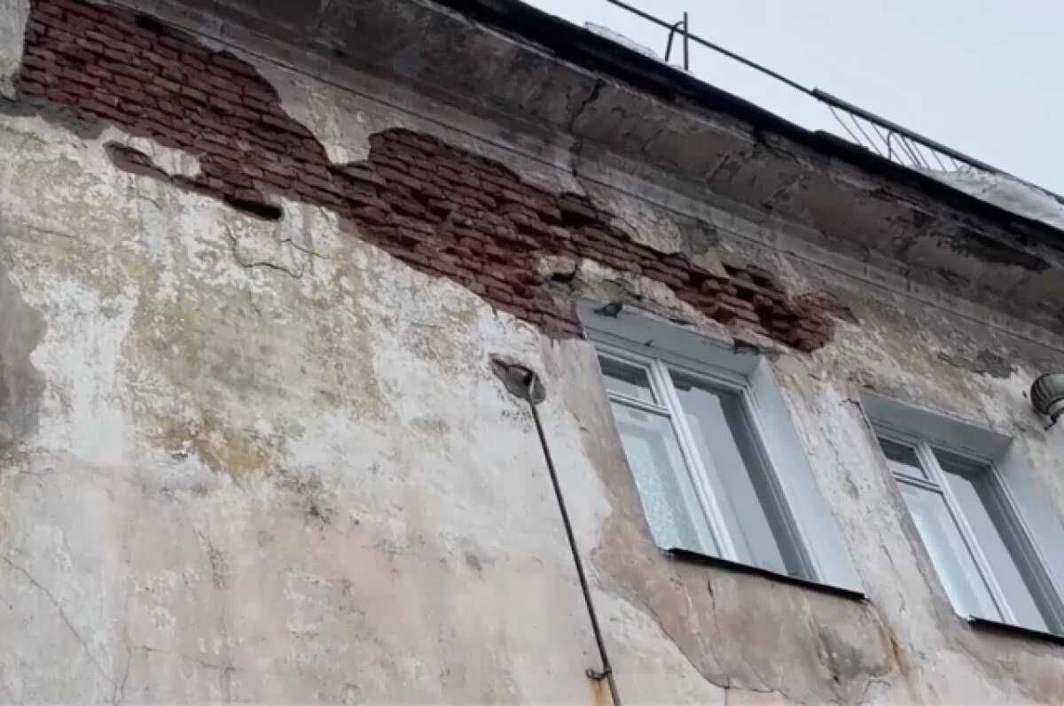    Мурманчане жалуются на разрушающийся дом