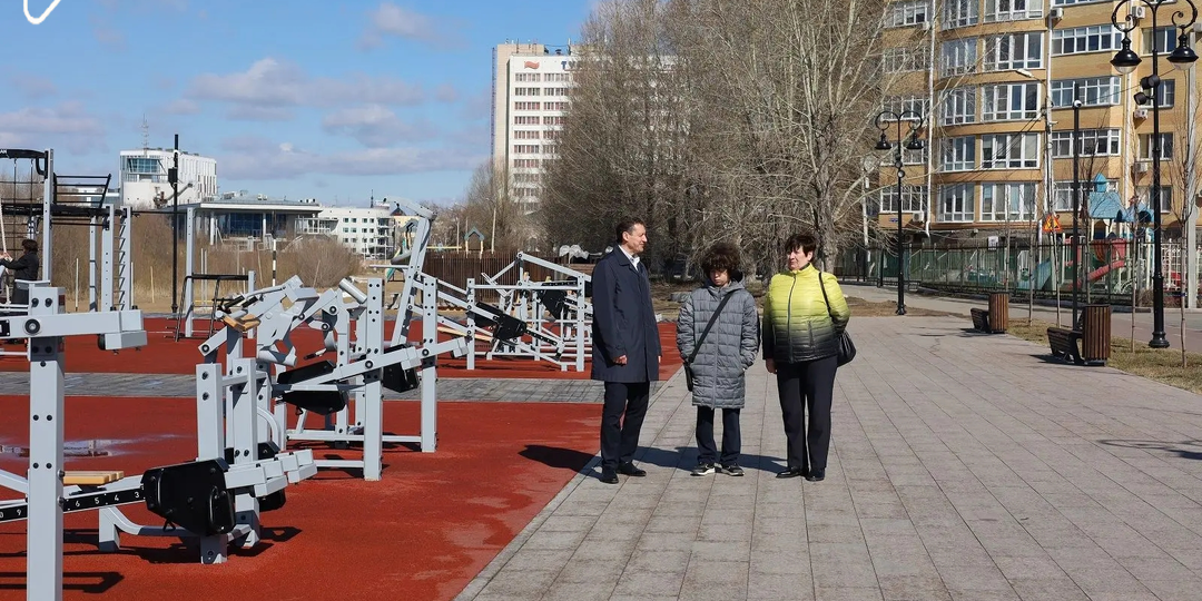 Единая Россия проверила благоустройство набережной Иртыша в Омске