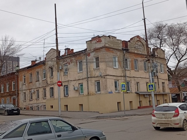 Челюскинцев, 75