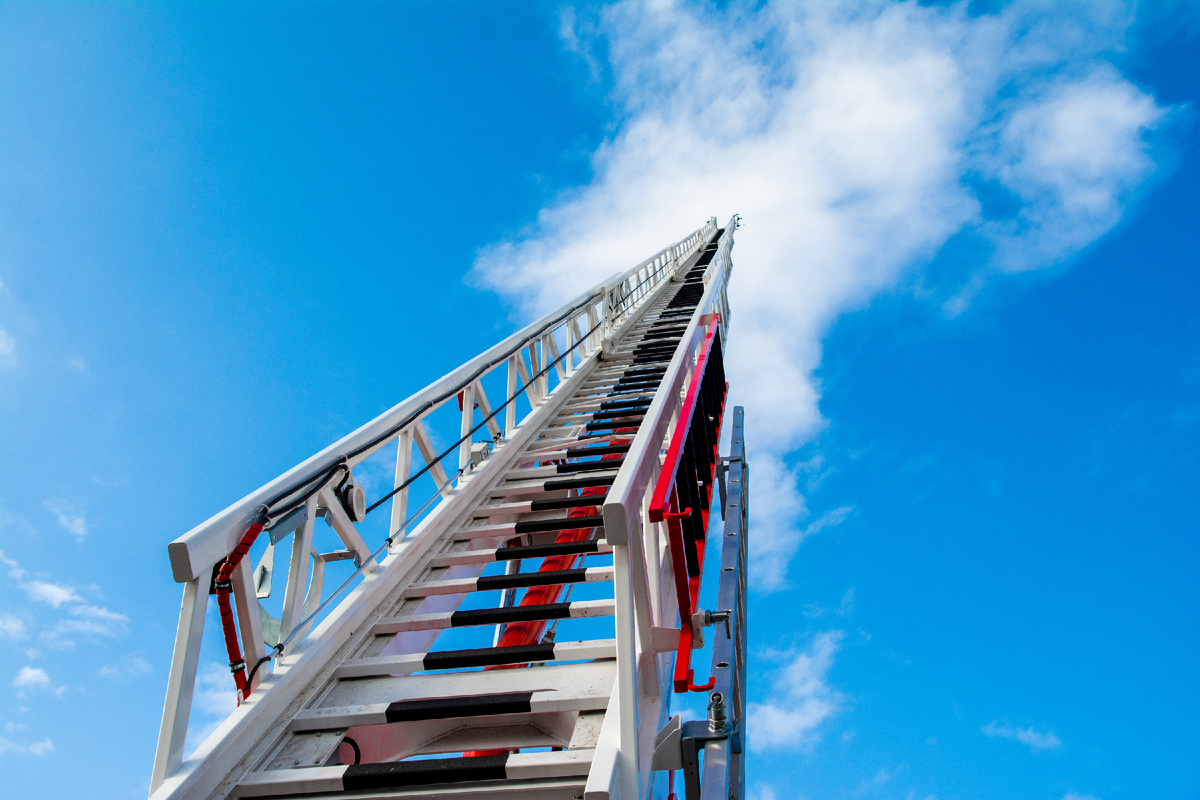 Автолестница пожарная АЛ-30 на шасси УРАЛ от Мега Драйв