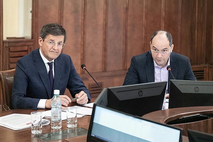    Депутаты Законодательного собрания Новосибирской области Олег Подойма и Антон Тыртышный. Фото Михаила Перикова