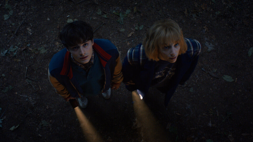 2025 год. 8 серий от 1 часа до 2. КиноПоиск: 8.4. KinoOrel - 85/100. Фантастика, боевик, ужасы. Режиссёр: Мэтт Даффер, Росс Даффер, Шон Леви. В ролях: Милли Бобби Браун, Гейтен Матараццо, Финн Вулфхард, Ноа Шнапп, Вайнона Райдер, Дэвид Харбор, Калеб Маклафлин, Наталия Дайер, Чарли Хитон, Джо Кири, Сэди Синк, Бретт Гельман, Майя Хоук.