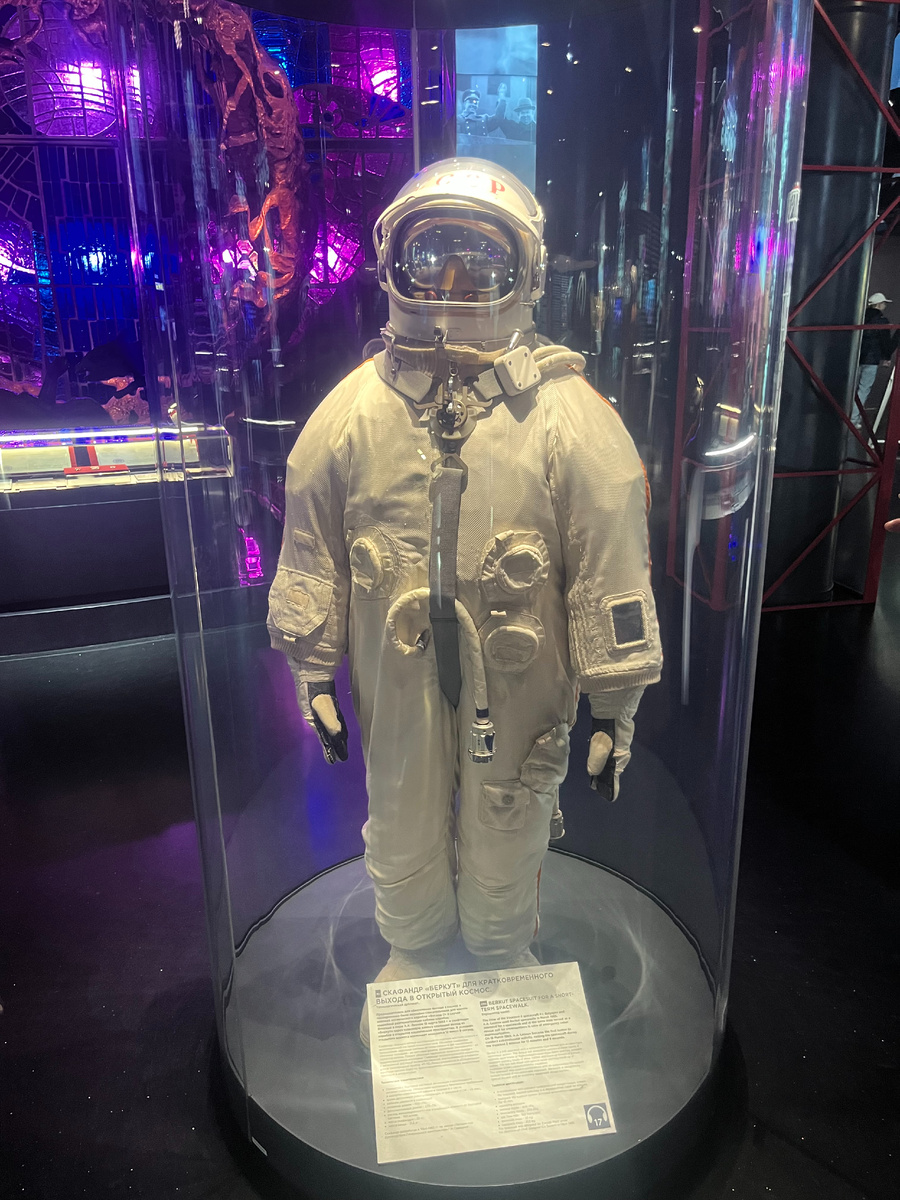 Скафантд "Беркут" в экспозиции музея космонавтики. Фото автора.