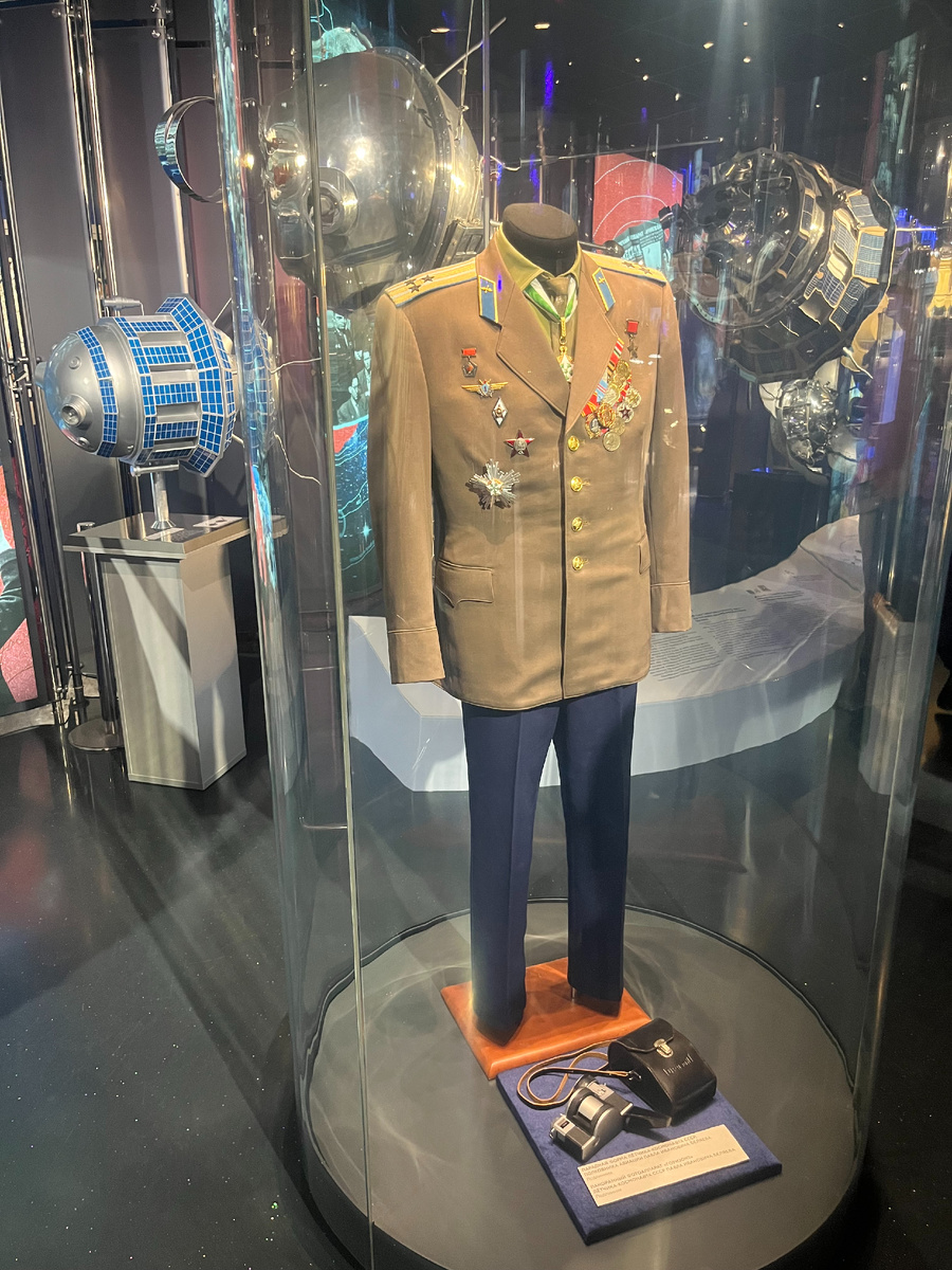 Парадная форма Павла Ивановича Беляева в экспозиции музея космонавтики. Фото автора.