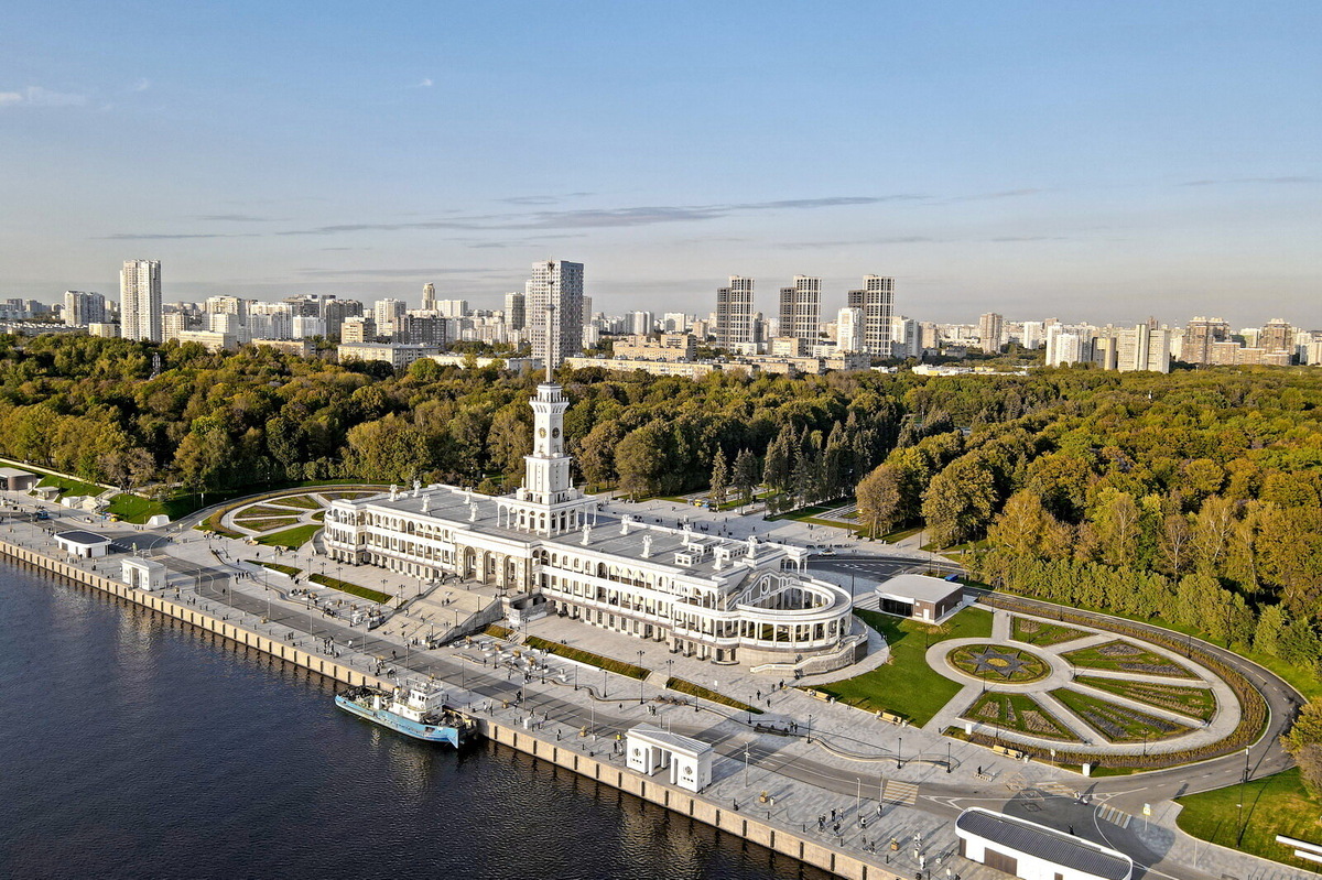 Вокзал сегодня — одно из самых приятных мест для прогулок у воды в Москве. Фото: пресс-центр Правительства Москвы / Wikipedia