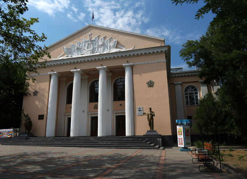 Феодосия, Дом Офицеров...