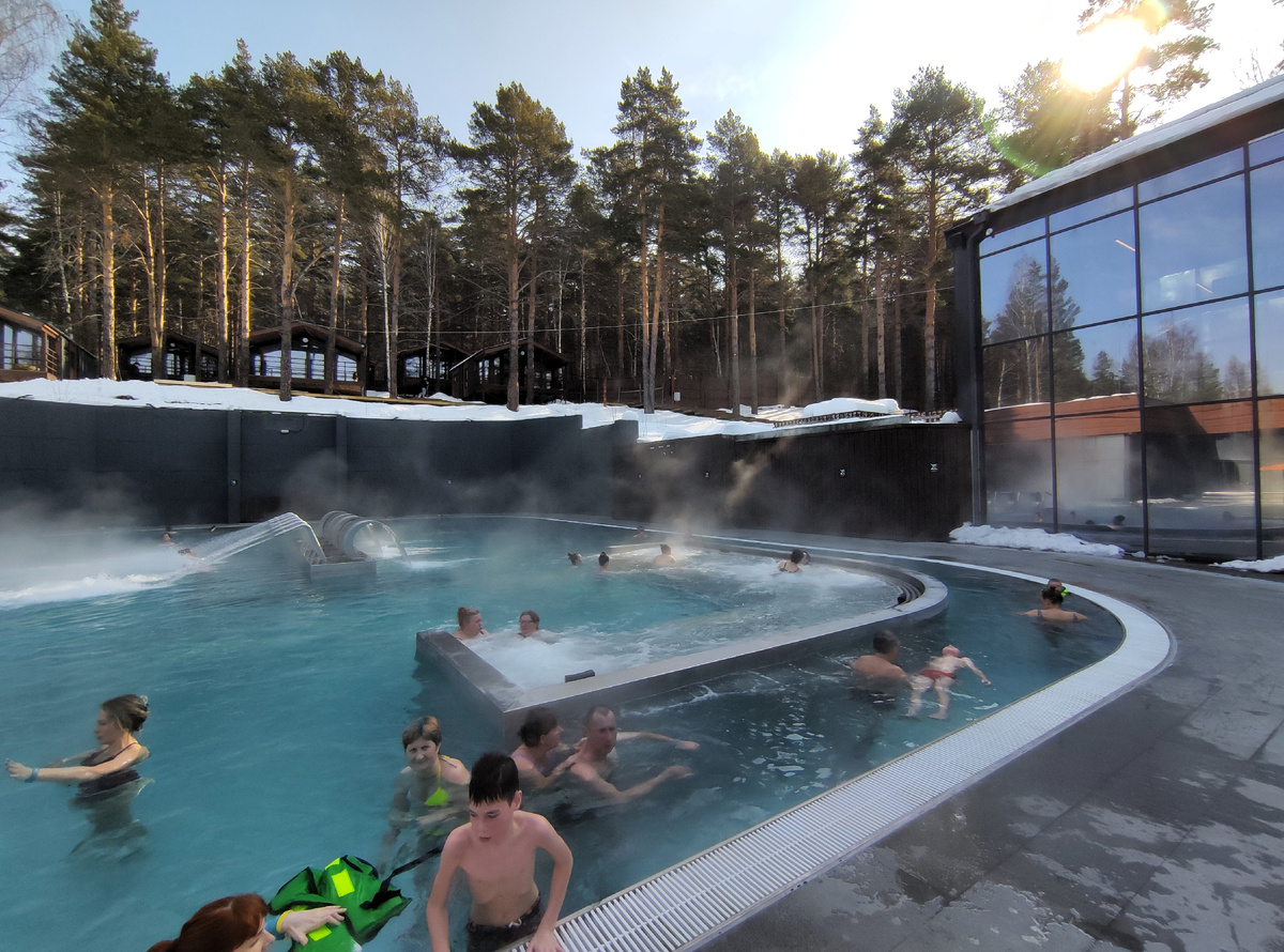 Гидромассажные зоны в открытом бассейне — настоящий кайф после рабочего дня.