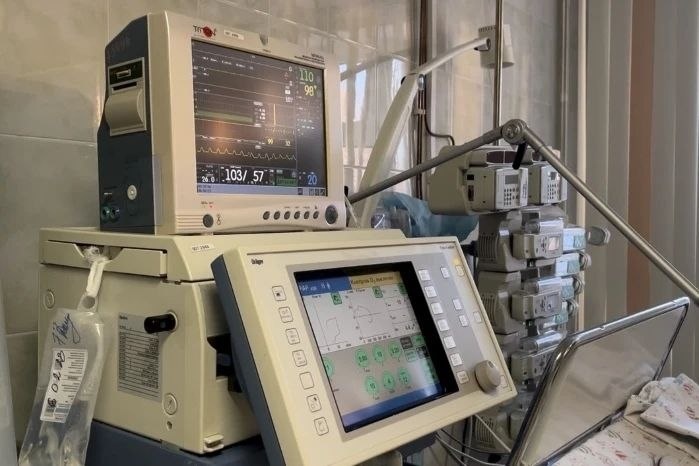     Красноярские врачи помогли ребенку с редким заболеванием снова встать на ноги