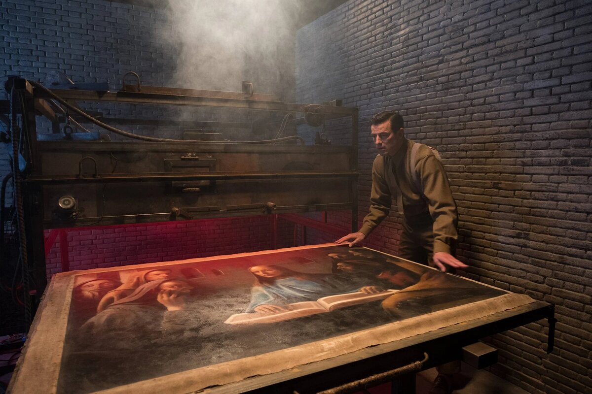 Кадр их фильма «Последний Вермеер» (англ. The Last Vermeer) 2019 — художественный фильм режиссёра Дэна Фридкина, по сценарию Джона Орлоффа