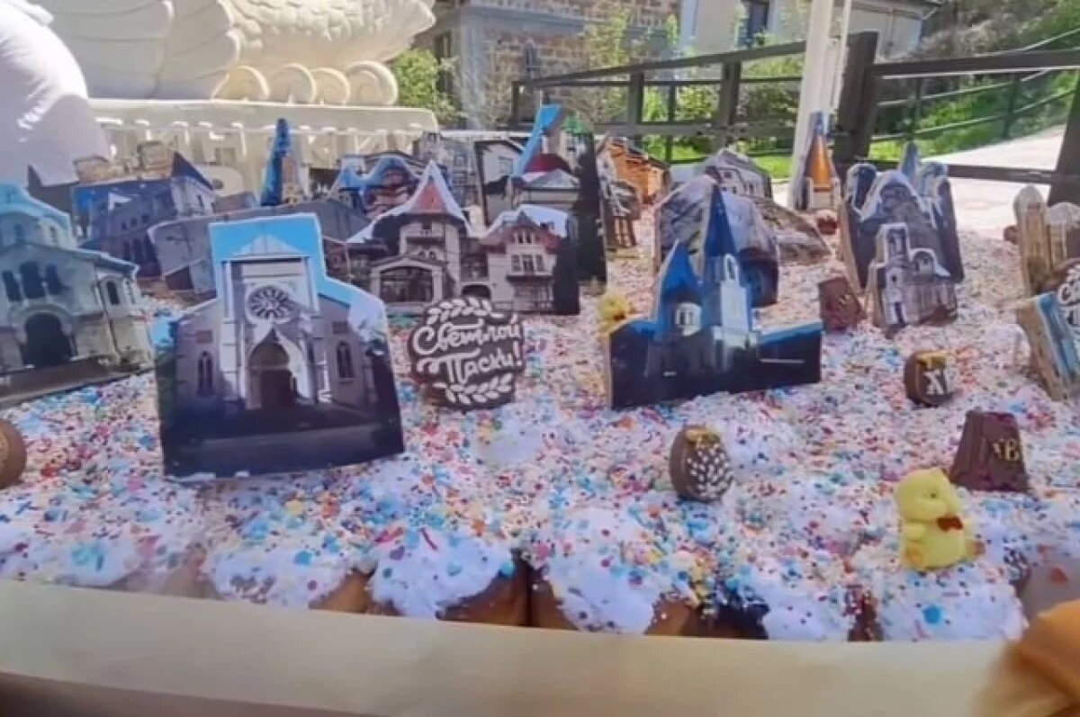    Кулич в Бахчисарайском парке миниатюр в 2025 году.