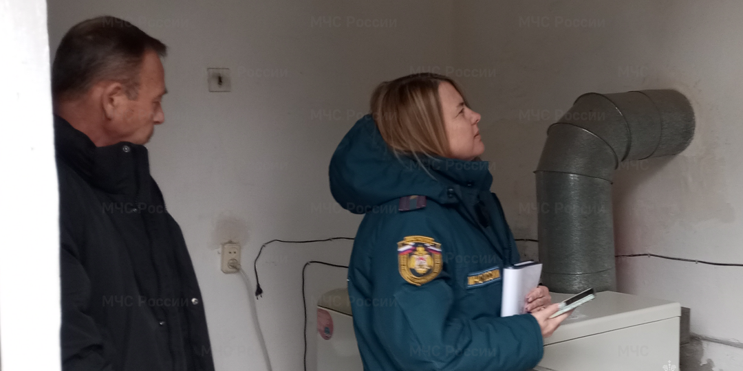 Предотвратить беду: сотрудники МЧС провели подворовой обход в Моздоке