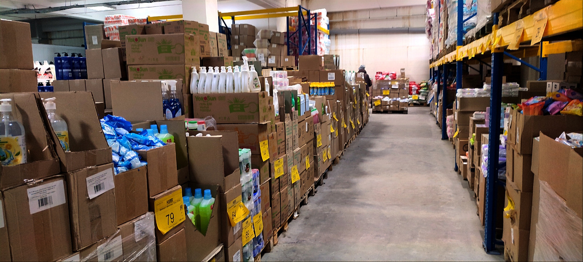 Вот так выглядят торговые ряды в магазине "Маяк"