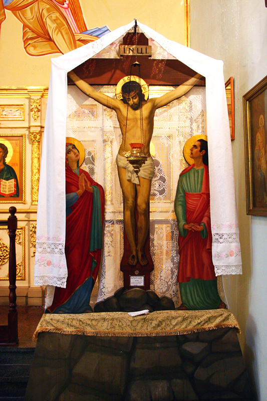 В качестве иллюстрации фото Распятия из свободного интернета (оригинал по ссылке https://upload.wikimedia.org/wikipedia/commons/b/be/Golgofa_sobor.jpg)