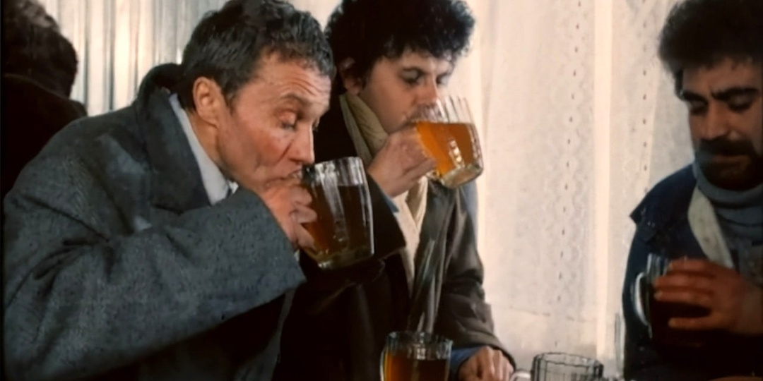 Какими были пивные в СССР, что там продавали и почему там не было стульев